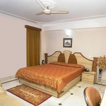 آغارتالا Hotel Welcome Palace المظهر الخارجي الصورة