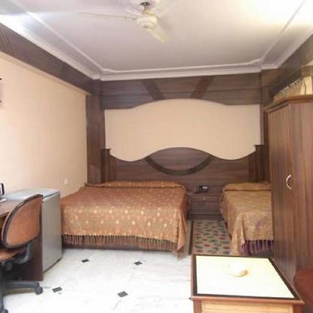 آغارتالا Hotel Welcome Palace المظهر الخارجي الصورة