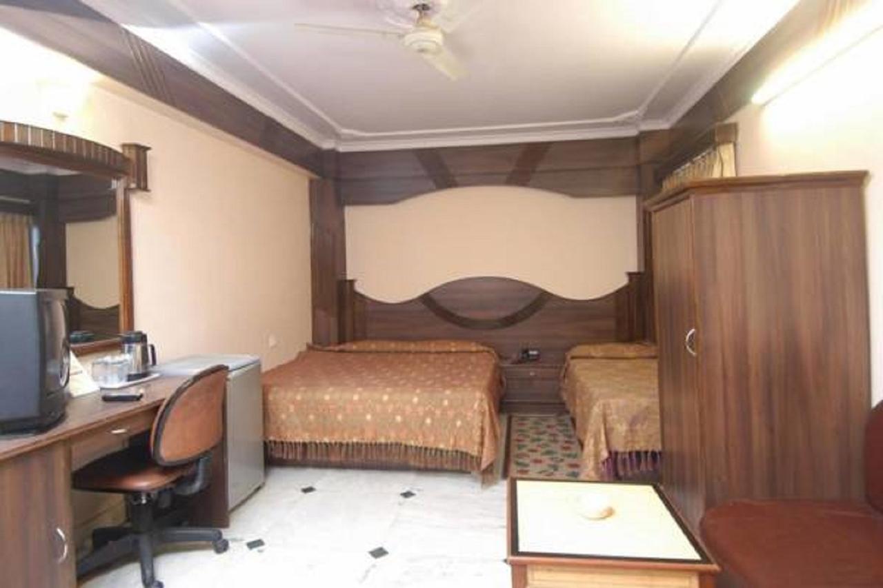 آغارتالا Hotel Welcome Palace المظهر الخارجي الصورة