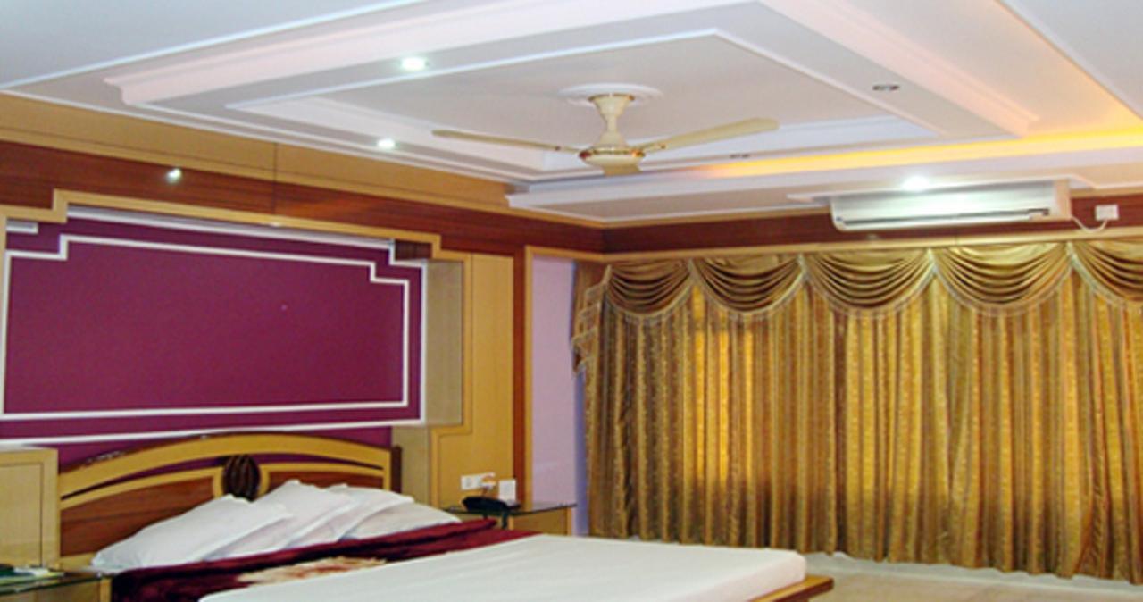 آغارتالا Hotel Welcome Palace المظهر الخارجي الصورة