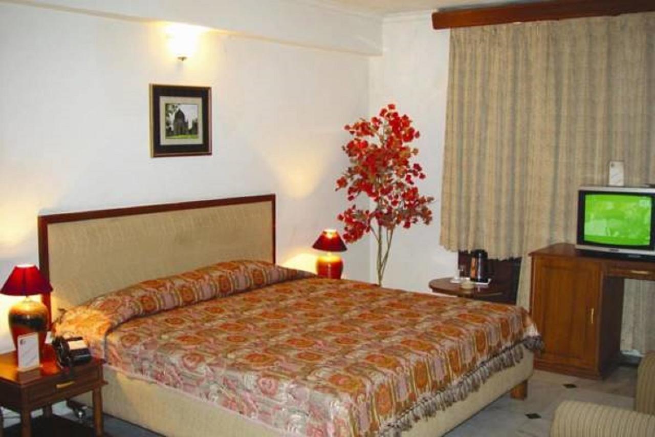 آغارتالا Hotel Welcome Palace المظهر الخارجي الصورة